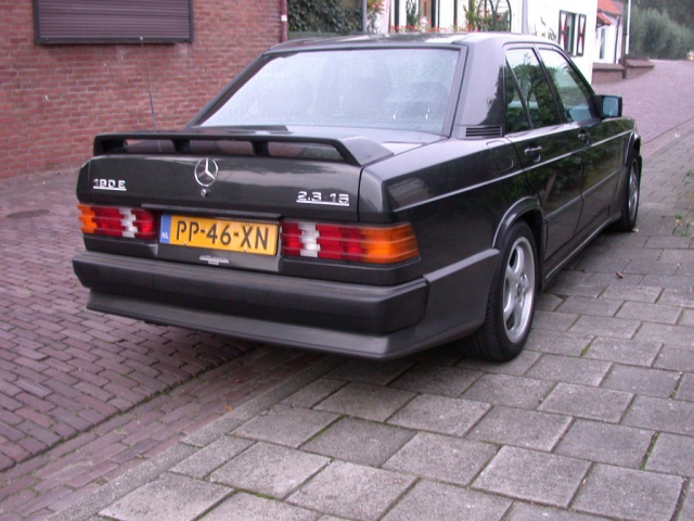 Mercedes-Benz 2.3-16 achterzijde rechts